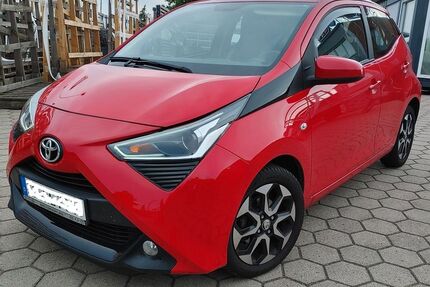 Toyota Aygo (X) 82.350 km 8.250 &euro; Hamburg 22045