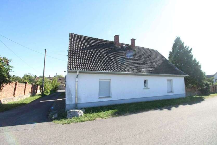 Haus zum Kaufen in Bad Lauchstädt 125.000 € 120.28 m²