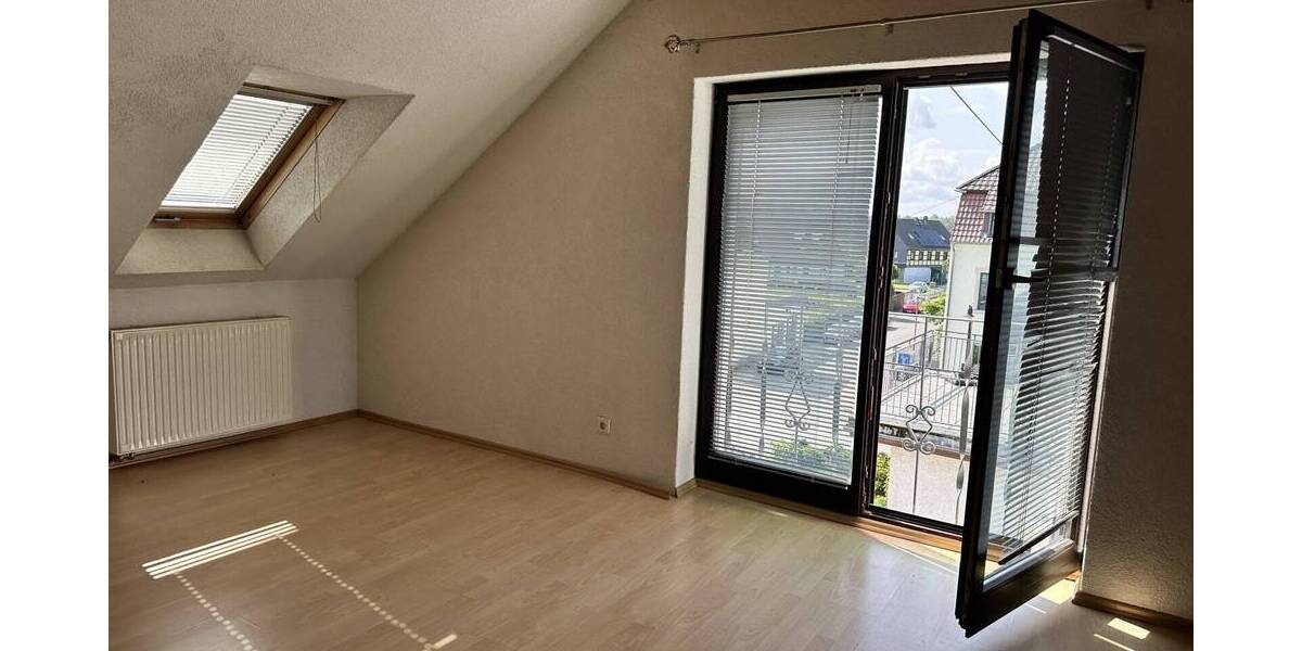 Etagenwohnung Zwickau Mosel - 4 Zimmer, 149 m&sup2;, 98.000&euro; | Angebot:23982705