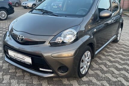 Toyota Aygo (X) 69.000 km 5.790 &euro; Paderborn 33102
