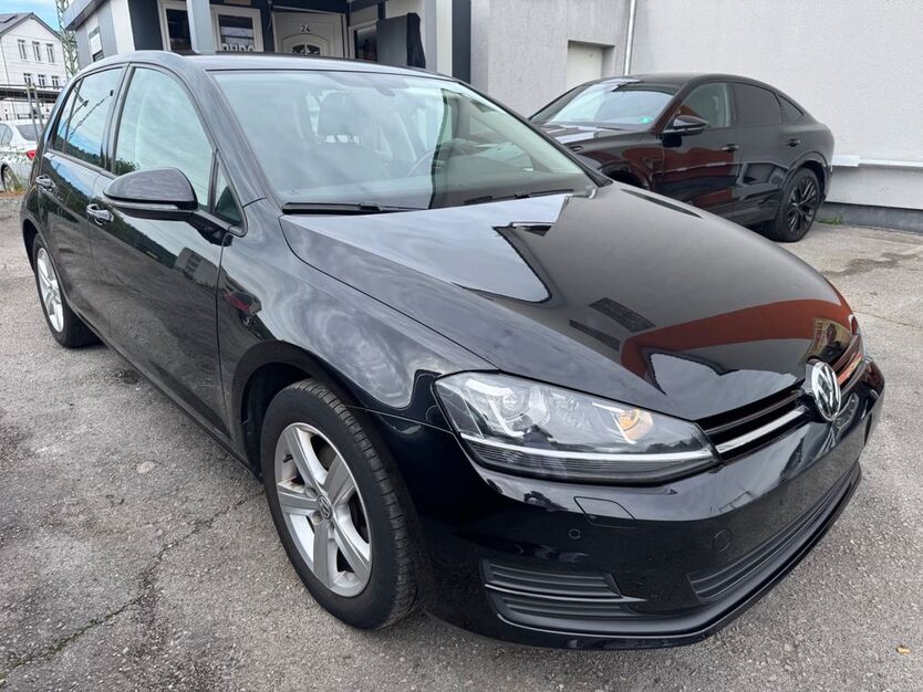 VW Golf 159.000 km 12.490 € Siegen 57076