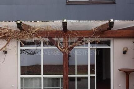 Vielseitige Gewerberäume für Büro; Praxis und Wohnen mit Terrasse und Garten