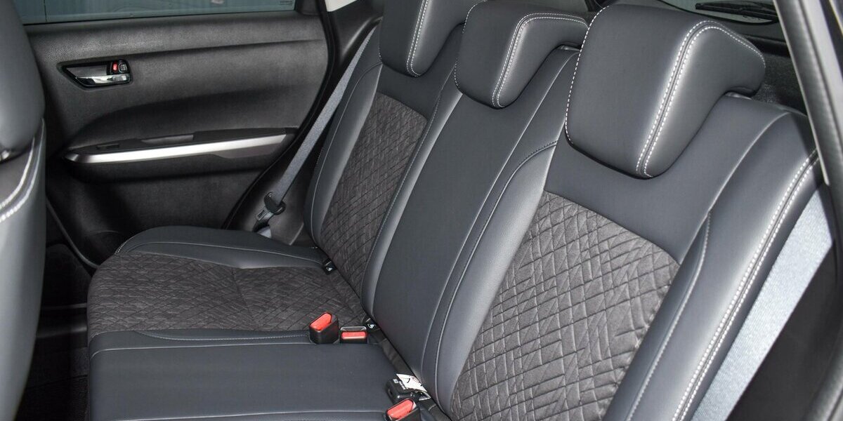 Suzuki Vitara Comfort+ 1.5l Hybrid AGS Allgrip 2.390 km 25.900 &euro; Höchberg-Würzburg 97204