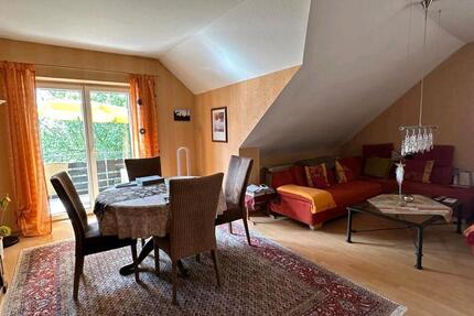 Ansprechende Dachgeschosswohnung mit Sonnenbalkon u Gartenanteil 3 zimmer