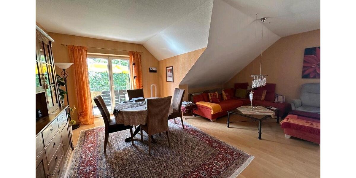 Ansprechende Dachgeschosswohnung mit Sonnenbalkon u Gartenanteil 3 zimmer