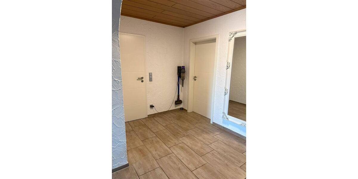 Dachgeschoßwohnung Tiefenbach - 3.5 Zimmer, 103 m&sup2;, 1.000&euro; | Angebot:24785650