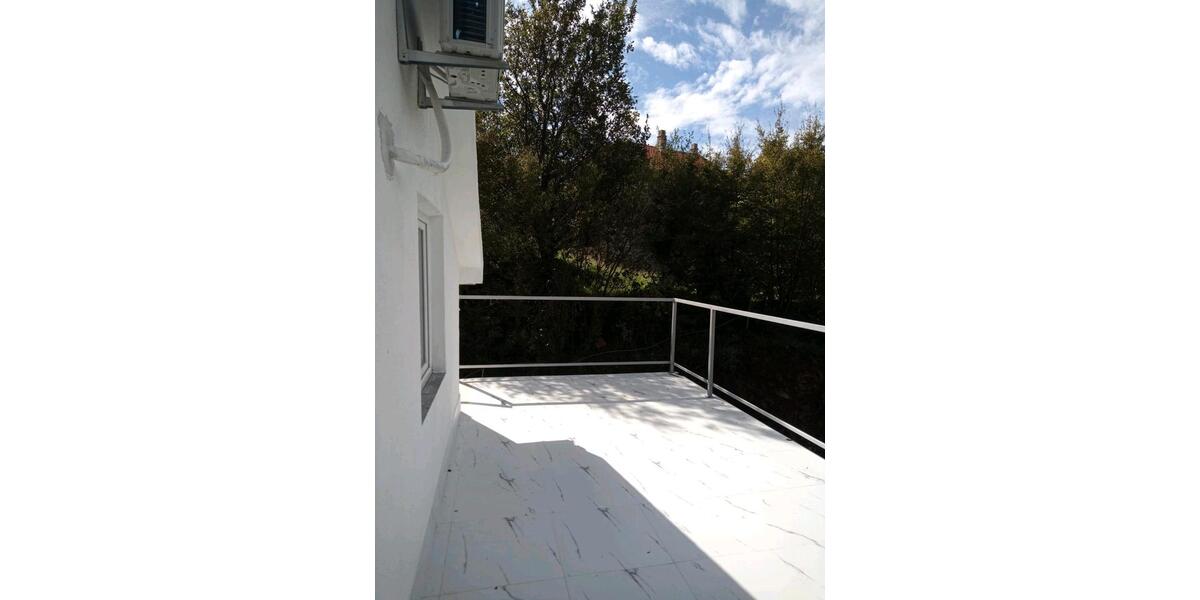 Ein legales Haus in Montenegro steht zum Verkauf. zimmer