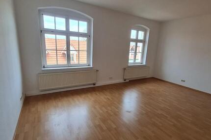 Wohnung Hohenmölsen - 2 Zimmer, 65 m&sup2;, 350&euro; | Angebot:23150002
