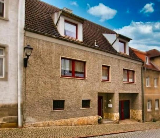 Reihenhaus Freyburg (Unstrut) - 7 Zimmer, 130 m&sup2;, 250.000&euro; | Angebot:27132366