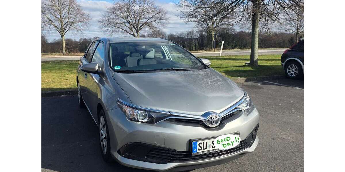 Toyota Auris 109.000 km 8.750 &euro; Königswinter, Stadt 53639