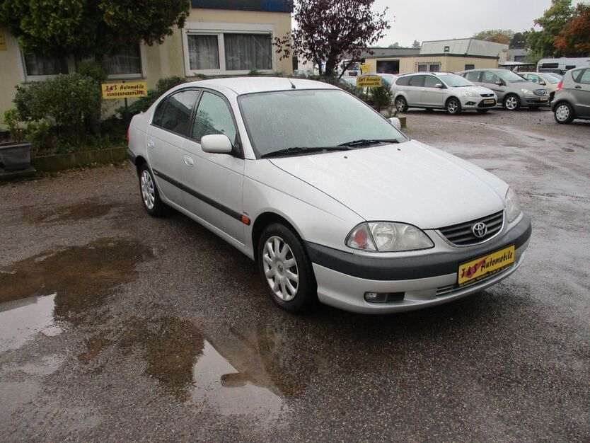 Toyota Avensis 108.000 km 2.499 € Dresden 01277