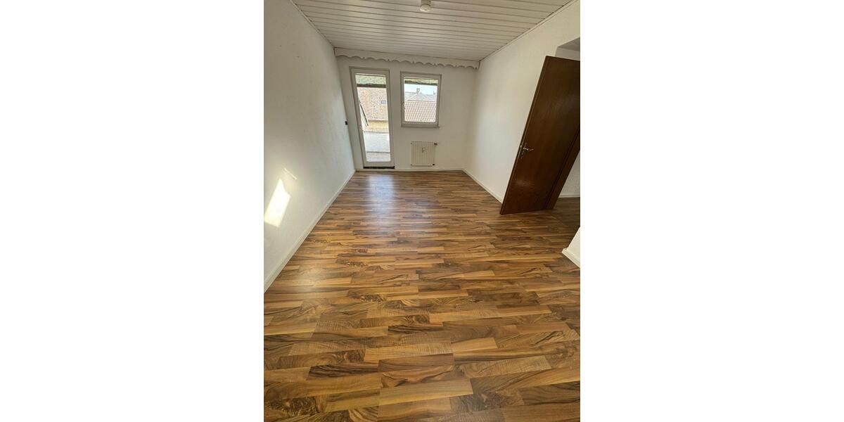 Etagenwohnung Föhren - 8 Zimmer, 224 m&sup2;, 1.600&euro; | Angebot:25553198