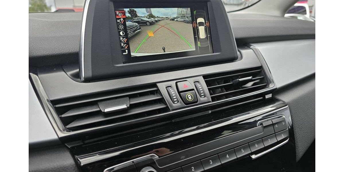 BMW 218 Active Tourer d ADVANTAGE/7-SITZER/AHK/KLIMA 179.900 km 11.900 &euro; Villingen-Schwenningen 78054