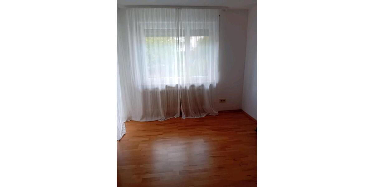 Doppelhaushälfte Tauberbischofsheim - 8 Zimmer, 170 m&sup2;, 1.500&euro; | Angebot:26089087