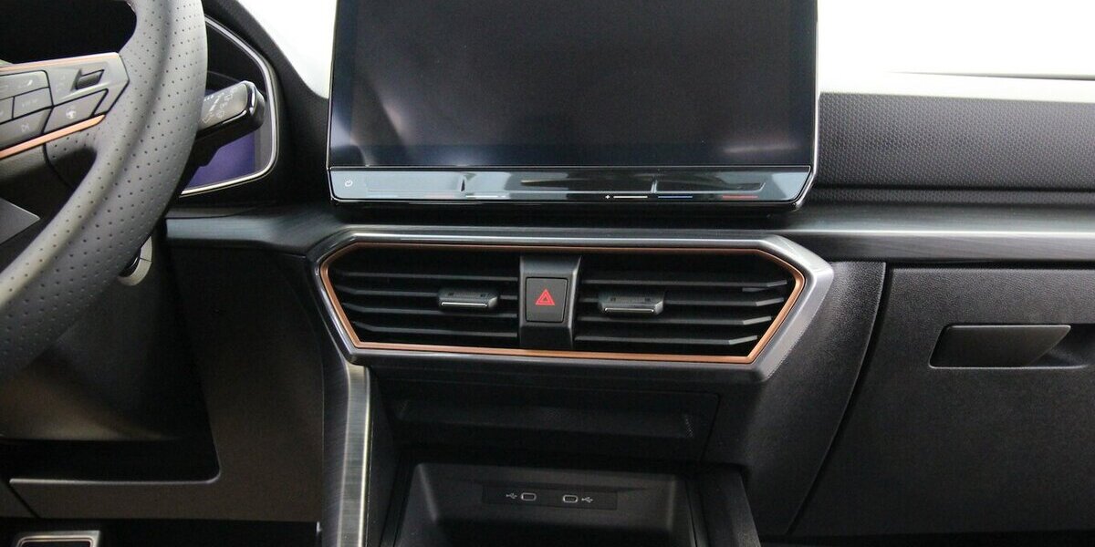 Cupra Leon Sportstourer e-HYBRID 6-DSG NAVI+LED+KAMERA 23.150 km 27.900 &euro; Hagenow 19230