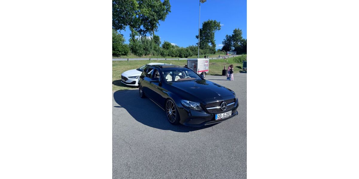 Mercedes-Benz E 220 179.000 km 22.999 &euro; Siek 22962