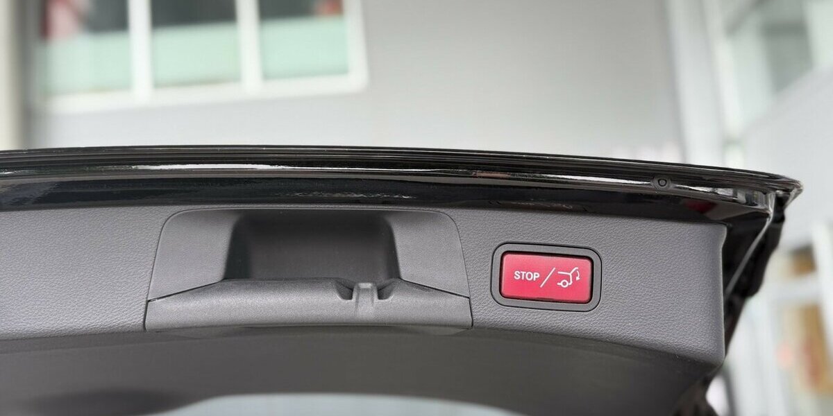 Mercedes-Benz C 180 AVANTGARDE/BURMESTER/KAMERA/HEAD UP/LEDER 72.347 km 23.900 &euro; Villingen-Schwenningen 78054