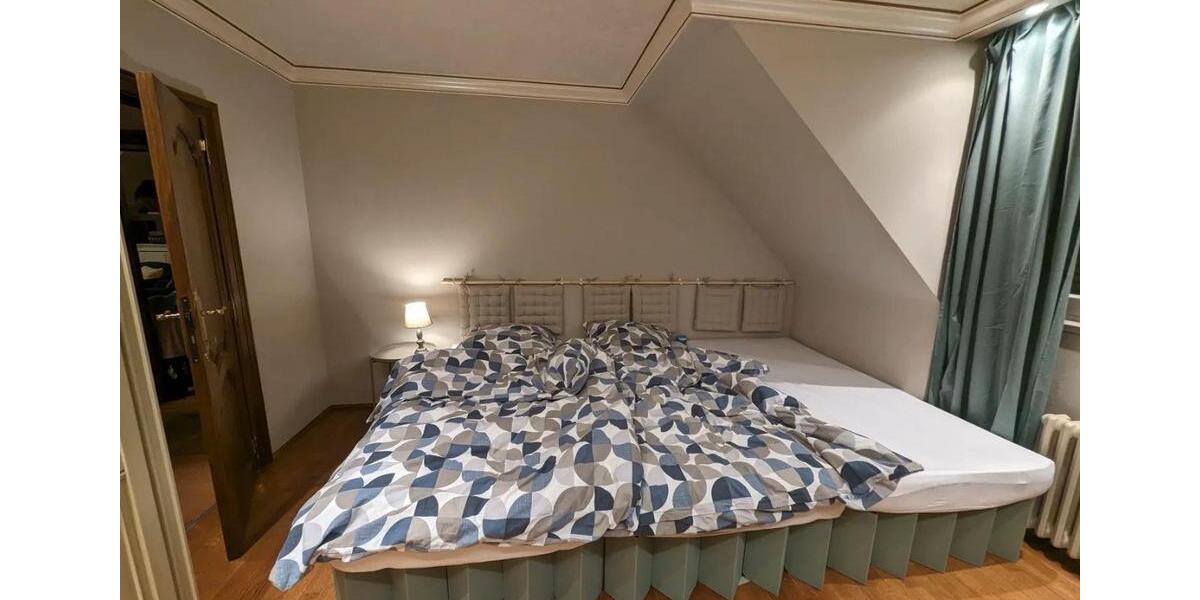 Dachgeschoßwohnung Aachen Eilendorf - 4 Zimmer, 110 m&sup2;, 900&euro; | Angebot:26639552