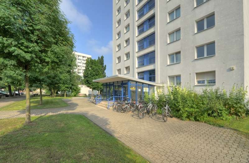 Wohnung zum Mieten in Halle 203 € 24.26 m²