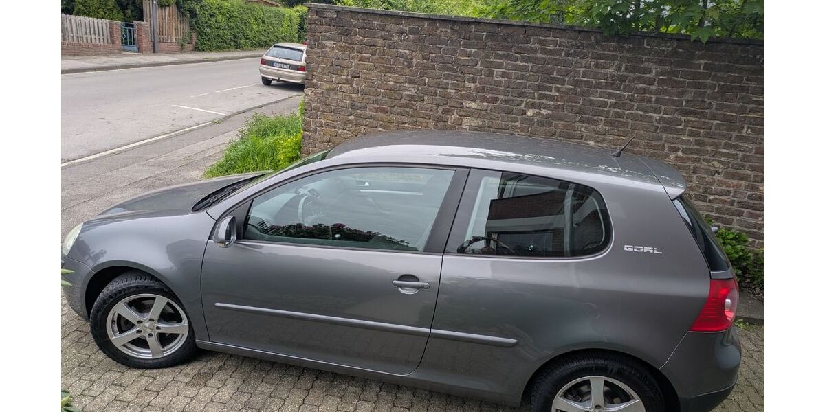 VW Golf 82.000 km 4.100 &euro; Aachen 52080
