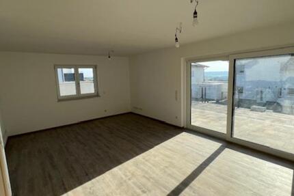 Schöne und neuwertige 2 12-Zimmer-Erdgeschoßwohnung mit EBK