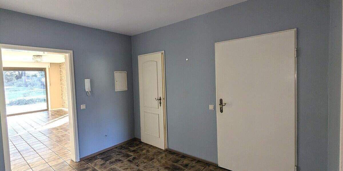 Dornröschen sucht Prinzen: Große Wohnung im EG mit Kamin, Garten und Tiefgarage 3 zimmer