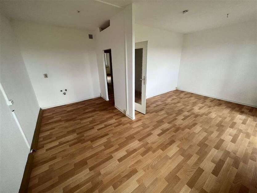 Wohnung zum Mieten in Suhl 254,87 € 54.46 m²