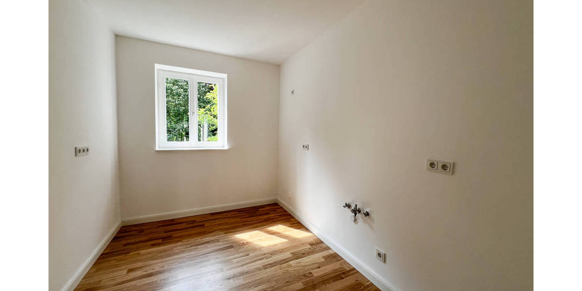 Zwei stilvoll modernisierte & bezugsbereite Eigentumswohnungen in separatem Wohnhaus 4 zimmer