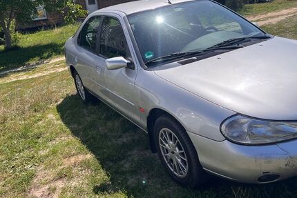 Ford Mondeo 152.000 km 950 &euro; Spornitz 19372