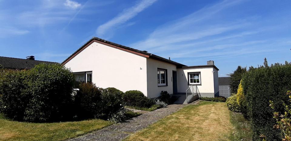 Ärmel hochkrempeln und loslegen! Sanierungsbedürftiger Bungalow!