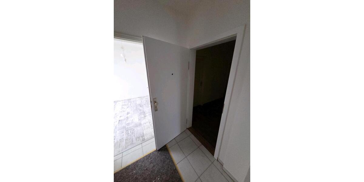 Vermieten modernisierte schöne 3 Raumaltbauwohnung in Stadtmitte 3 zimmer