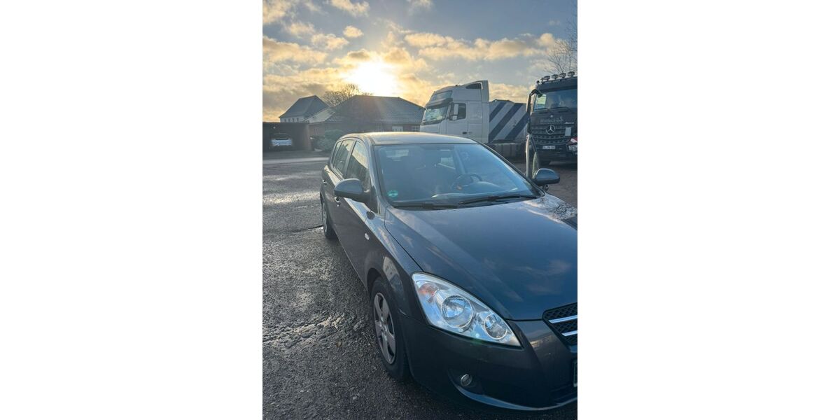 Kia ceed / Ceed 172.500 km 2.700 &euro; schleswig 24837