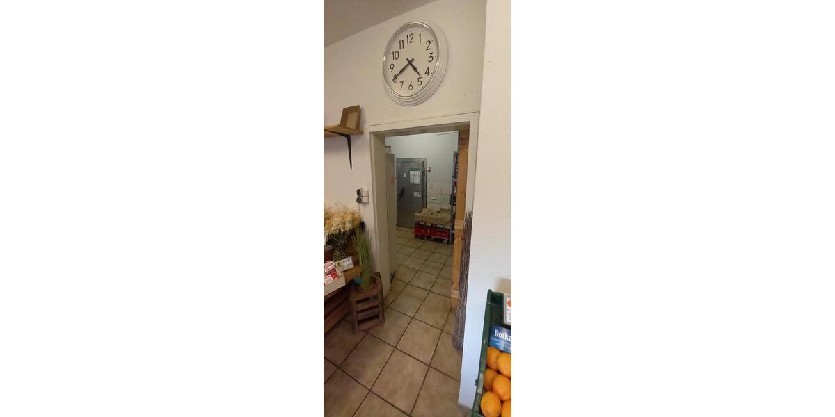 Gewerbliche Räume mit Schaufenster, Kühlhaus, WC zimmer