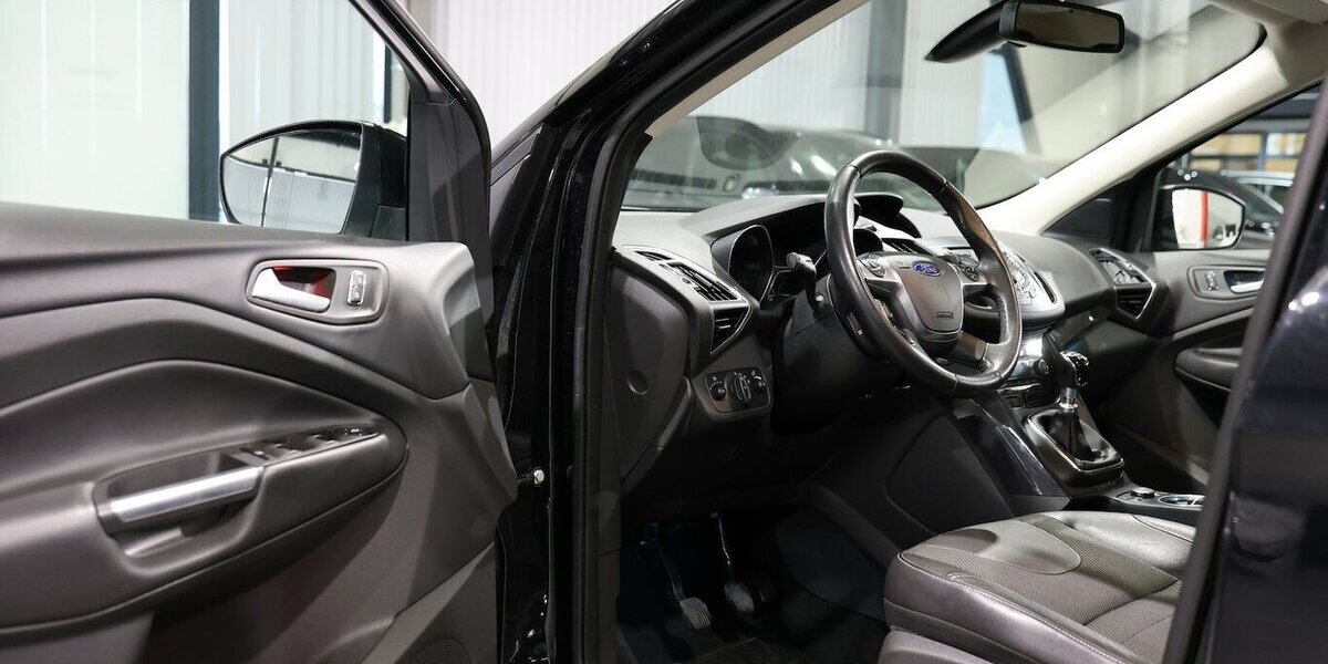 Ford Kuga 2.0 TDCI 4x4 TITANIUM / LEDER / NAVI+ 90.000 km 13.444 &euro; Hamm 59077