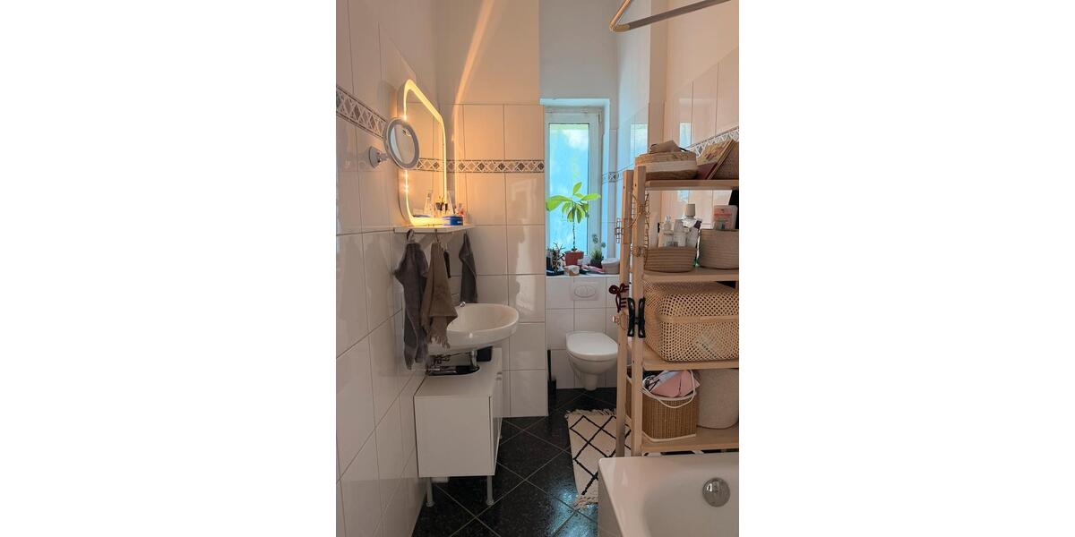 Etagenwohnung Wiesbaden Biebrich - 2 Zimmer, 67 m&sup2;, 1.060&euro; | Angebot:26680426