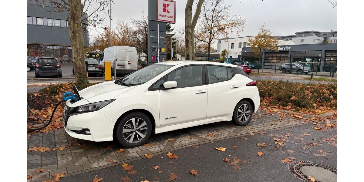 Nissan Leaf 77.300 km 10.900 &euro; Berlin 13589