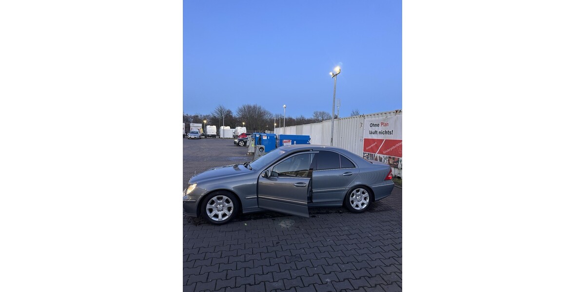 Mercedes-Benz C-Klasse 125.000 km 7.999 &euro; Essen 45121