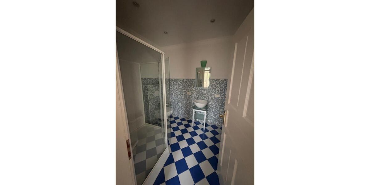 helle und geräumige 2-Zimmer Wohnung ca 140 qm 2 zimmer