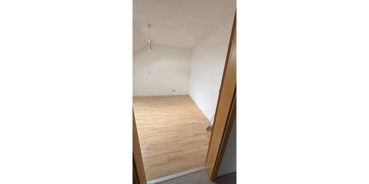 Dachgeschoßwohnung Rödermark - 3.5 Zimmer, 102 m&sup2;, 1.400&euro; | Angebot:26279477