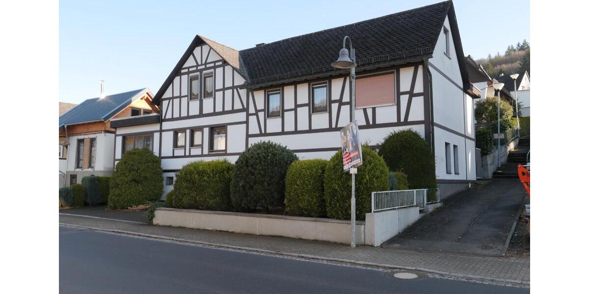 Einfamilienhaus Dillenburg Nanzenbach - 6 Zimmer, 250 m&sup2;, 229.000&euro; | Angebot:26791526