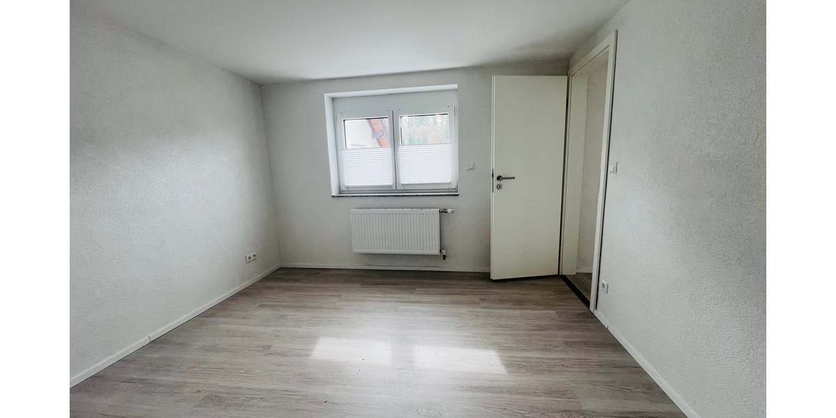 Teilsaniertes Einfamilien-Mehrgenerationenhaus mit Terrasse, Garage und opt. Grundstückserweiterung - Einfamilienhaus Horb am Neckar | Angebot:26083100