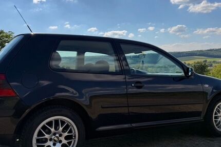 VW Golf 235.000 km 2.190 &euro; Weilbach 63937