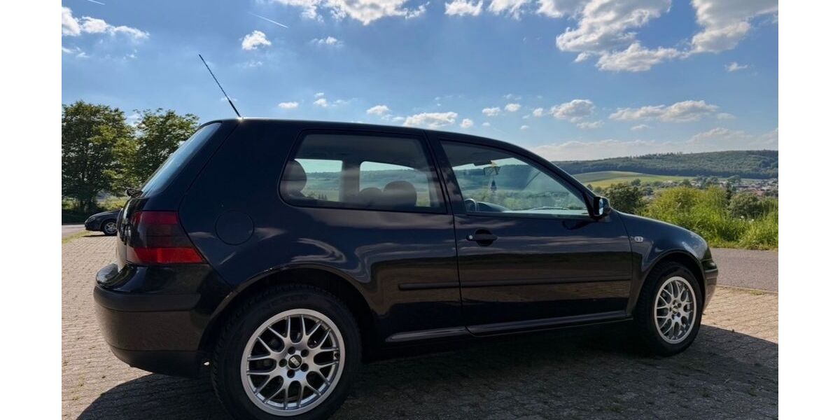 VW Golf 235.000 km 2.190 &euro; Weilbach 63937