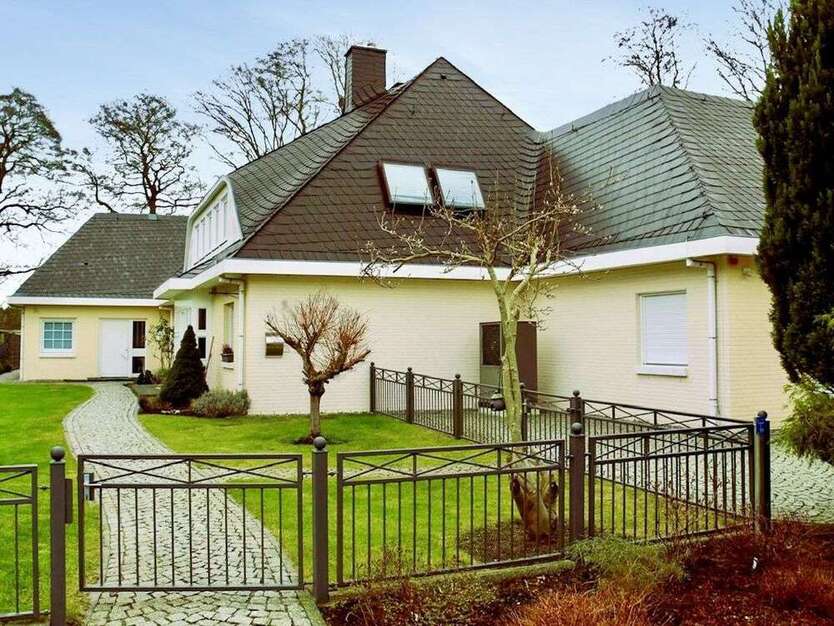 Haus zum Kaufen in Hoyerswerda 720.000 € 380 m²