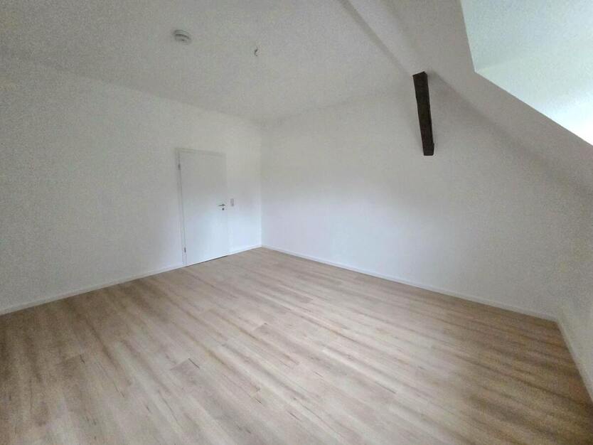 Schicke 3-Zimmer-Dachgeschosswohnung in zentraler Lage von Stollberg! 3 zimmer