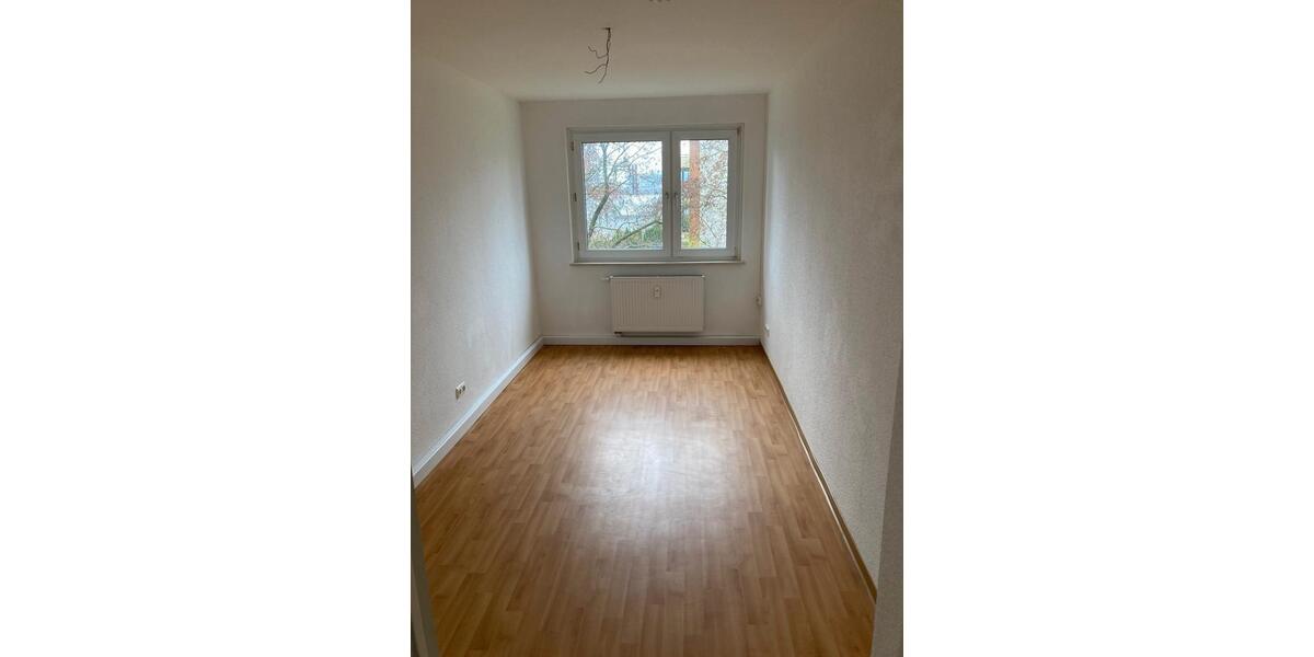 Schöne 3-Zimmer Wohnung mit Balkon und modernisiertem Badezimmer zu vermieten 3 zimmer