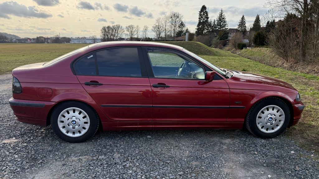 BMW 318 227.000 km 3.500 &euro; Dörfles-Esbach 96487