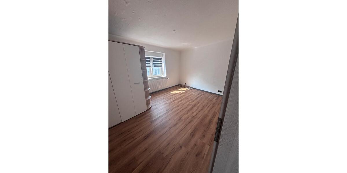 Doppelhaushälfte Freisen - 4 Zimmer, 146 m&sup2;, 180.000&euro; | Angebot:27117409