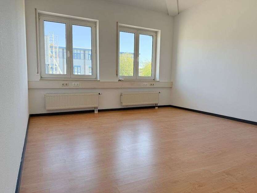 Büro in Adelberg 210 € 19 m²