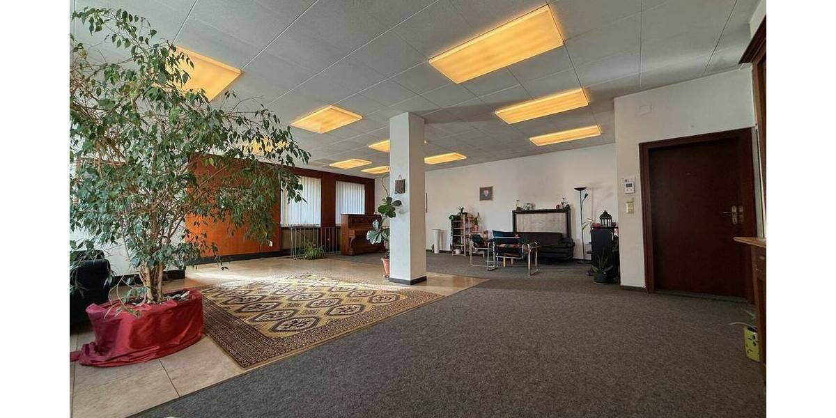 Großzügige Gewerbefläche in zentraler Lage von Mannheim-Neckarau 5 zimmer